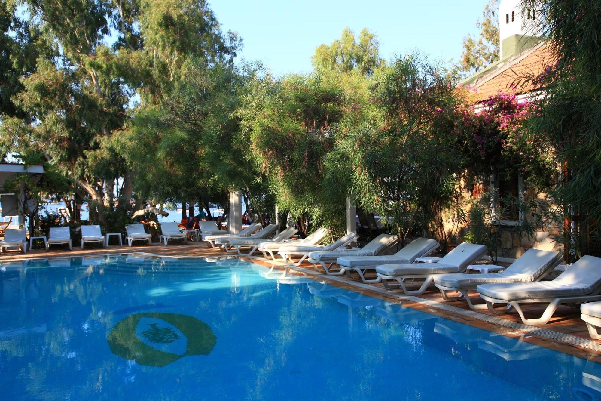 Okaliptus Otel Битез Экстерьер фото