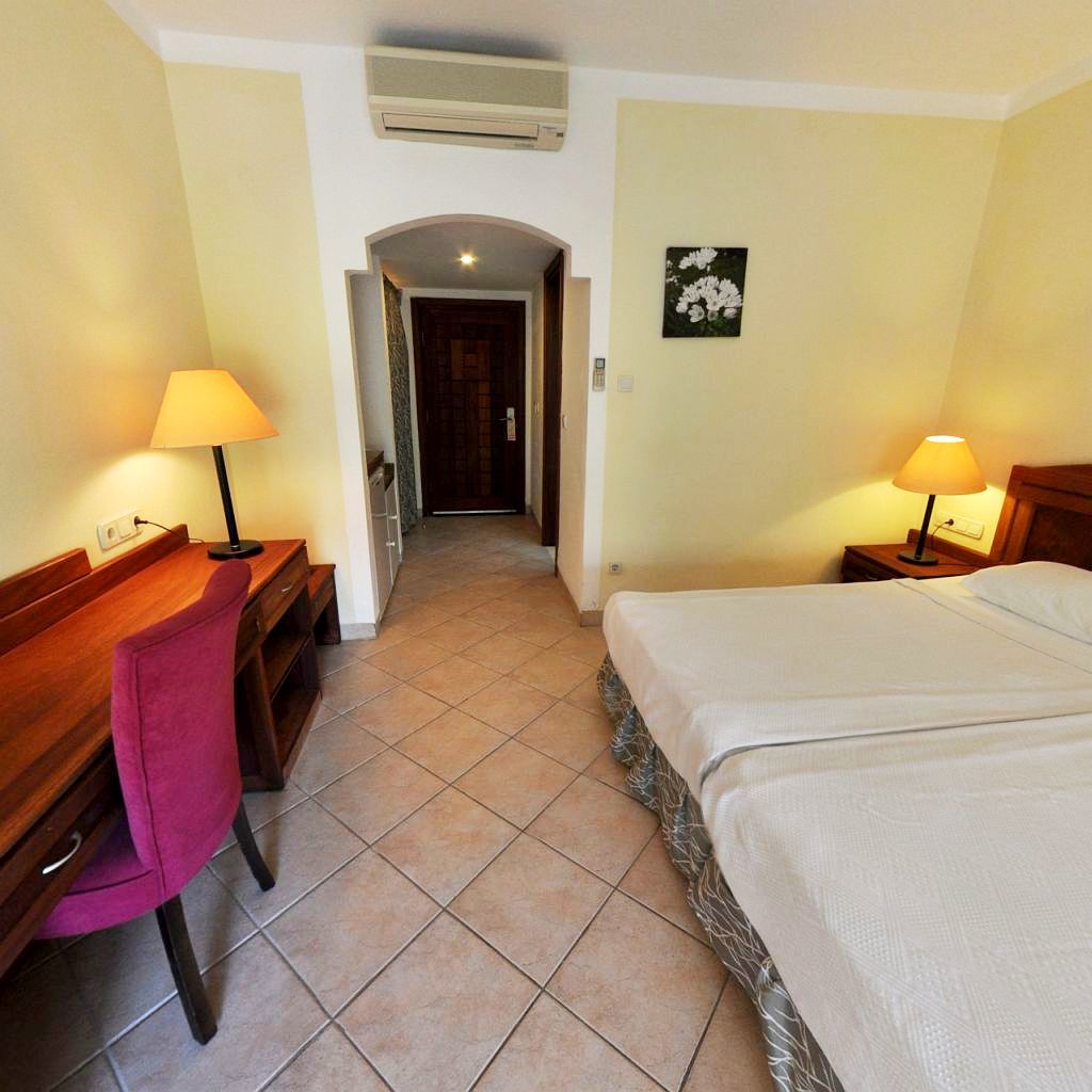 Okaliptus Otel Битез Экстерьер фото