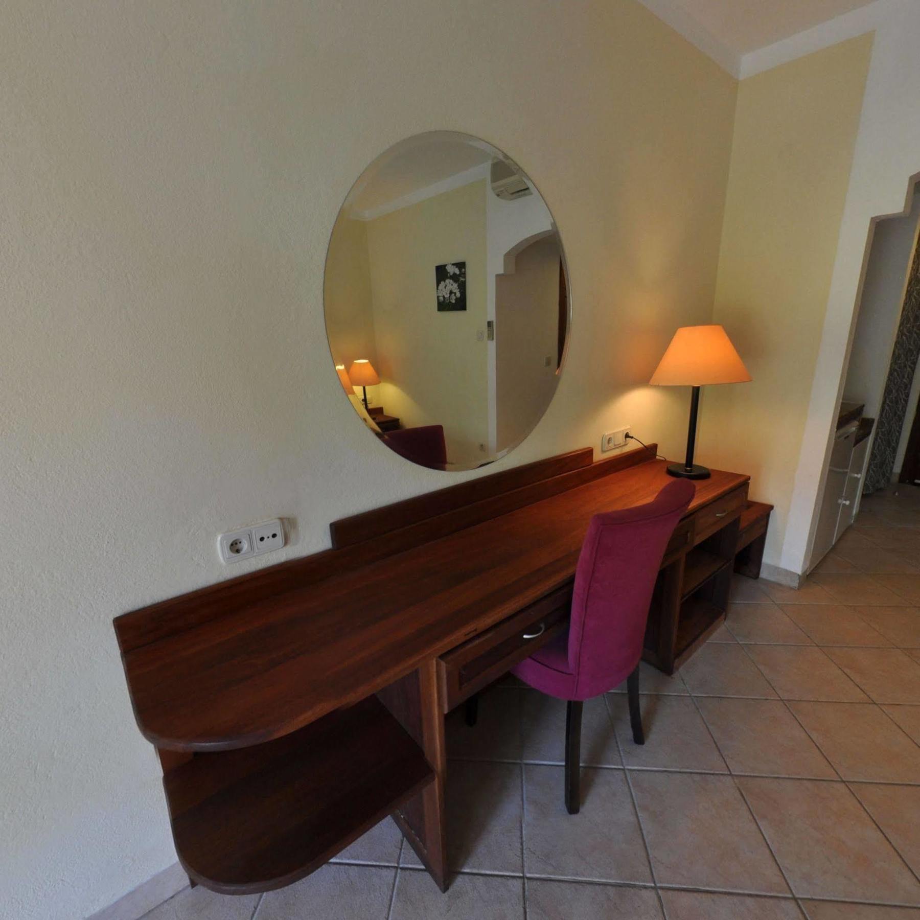 Okaliptus Otel Битез Экстерьер фото