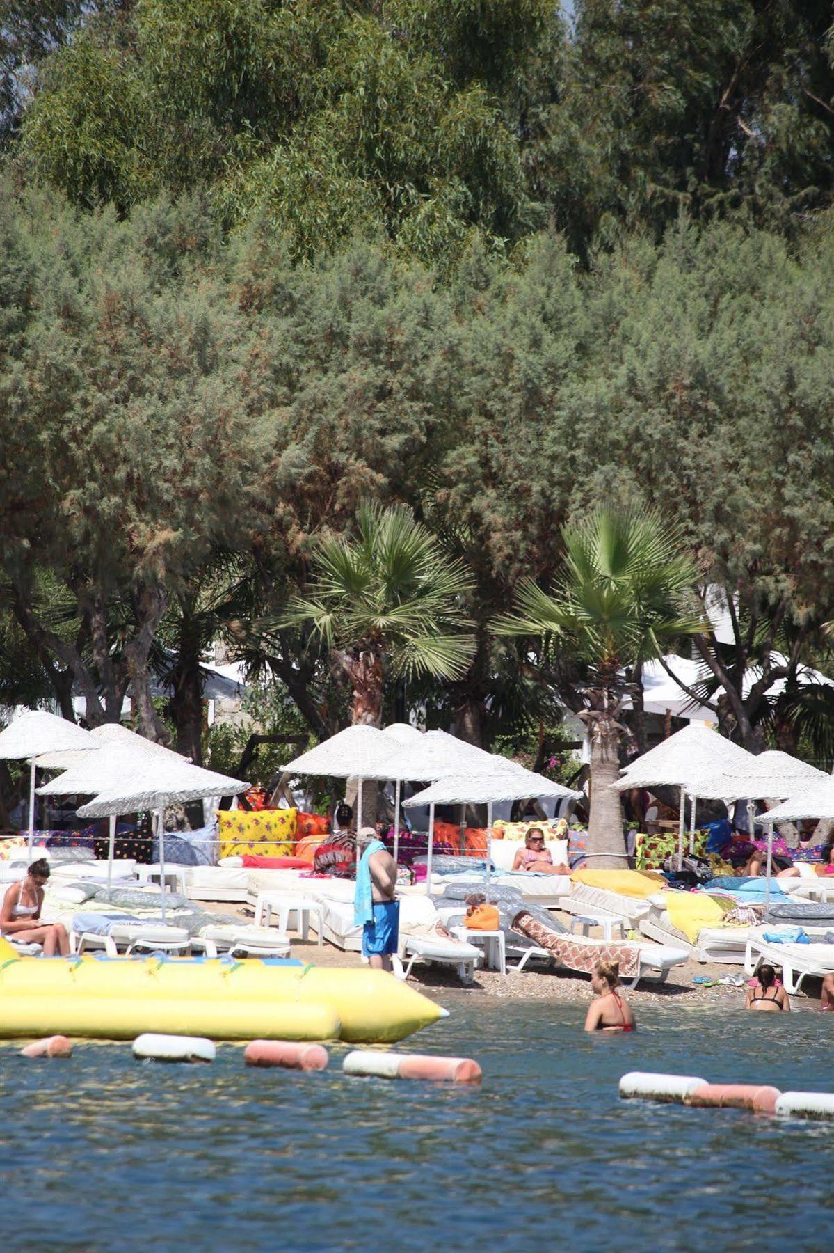 Okaliptus Otel Битез Экстерьер фото