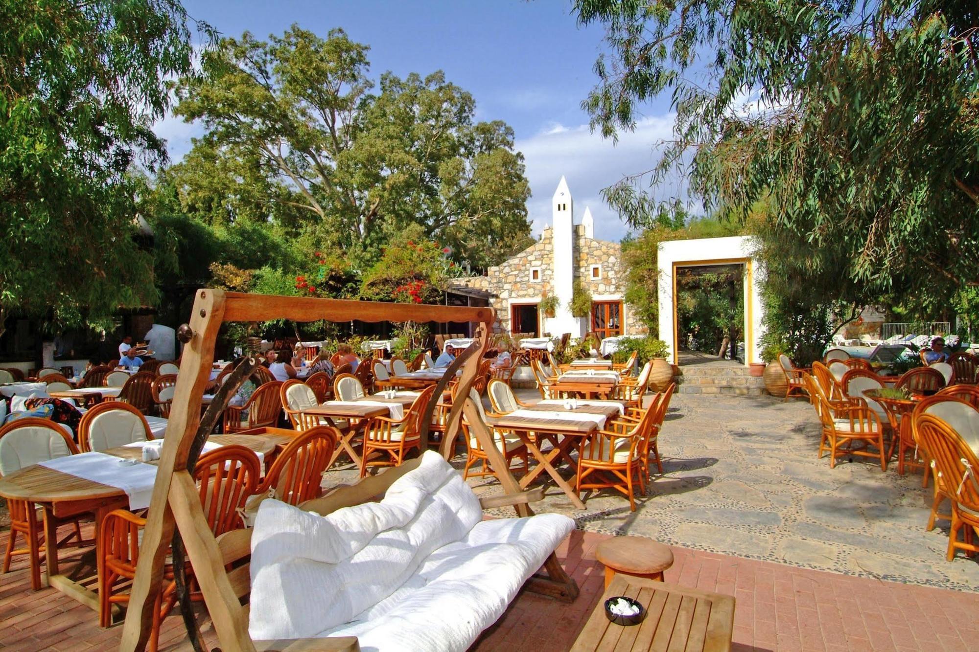 Okaliptus Otel Битез Экстерьер фото