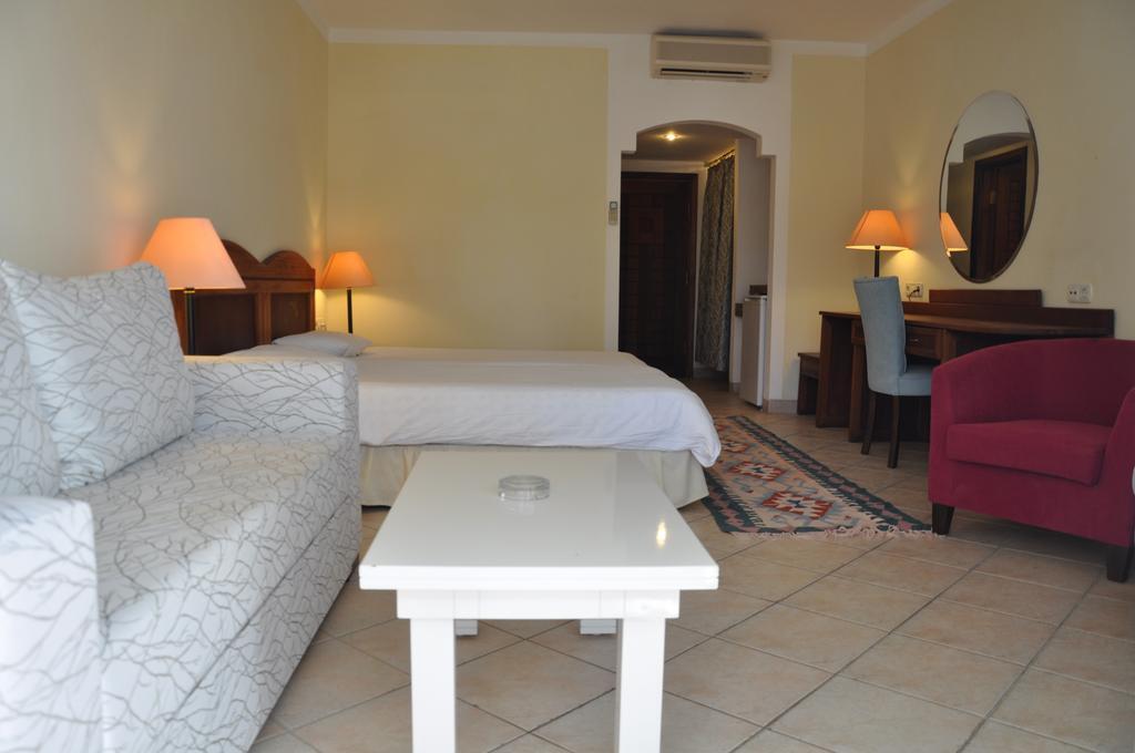 Okaliptus Otel Битез Экстерьер фото